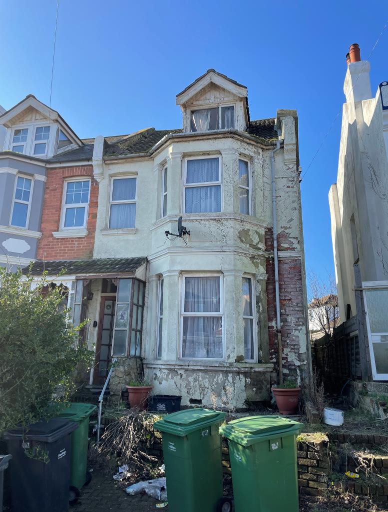 Lot: 2 - SEMI-DETACHED HOUSE FOR RENOVATION - View of semi-detached, bay fronted, red brick, victorian style house.